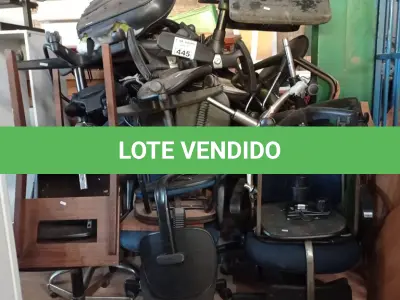 LOTE 445 - 01 LOTE COM GRANDE QUANTIDADE DE CADEIRAS DE ESCRITÓRIO PARA RETIRADA DE PEÇAS. (NO ESTADO, LEILÃO NÃO TEM GARANTIA E NEM DEVOLUÇÃO, SUJEITO A POSSÍVEIS AVARIAS VISÍVEIS/OCULTAS E/OU AUSÊNCIA DE COMPONENTES).