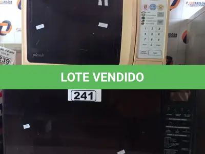 LOTE 241 - 02 MICRO-ONDAS MARCAS E MODELOS DIVERSOS PARA RETIRADA DE PEÇAS. (NO ESTADO, LEILÃO NÃO TEM GARANTIA E NEM DEVOLUÇÃO, SUJEITO A POSSÍVEIS AVARIAS VISÍVEIS/OCULTAS E/OU AUSÊNCIA DE COMPONENTES).