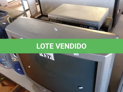 LOTE 137 - 02 TV’S DE TUBO E 01 DVD/VCR MARCA LG. (NO ESTADO, LEILÃO NÃO TEM GARANTIA E NEM DEVOLUÇÃO, SUJEITO A POSSÍVEIS AVARIAS VISÍVEIS/OCULTAS E/OU AUSÊNCIA DE COMPONENTES).