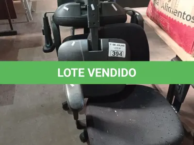 LOTE 394 - 03 CADEIRAS DE ESCRITÓRIO COM BASE GIRATÓRIA. (NO ESTADO, LEILÃO NÃO TEM GARANTIA E NEM DEVOLUÇÃO, SUJEITO A POSSÍVEIS AVARIAS VISÍVEIS/OCULTAS E/OU AUSÊNCIA DE COMPONENTES).