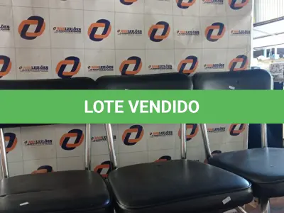 LOTE 431 - 03 CADEIRAS DE ESCRITÓRIO CROMADAS COM BASES FIXAS. (NO ESTADO, LEILÃO NÃO TEM GARANTIA E NEM DEVOLUÇÃO, SUJEITO A POSSÍVEIS AVARIAS VISÍVEIS/OCULTAS E/OU AUSÊNCIA DE COMPONENTES).