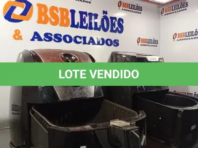 LOTE 334 - 02 AIR FRY MARCAS E MODELOS DIVERSOS. (NO ESTADO, LEILÃO NÃO TEM GARANTIA E NEM DEVOLUÇÃO, SUJEITO A POSSÍVEIS AVARIAS VISÍVEIS/OCULTAS E/OU AUSÊNCIA DE COMPONENTES).