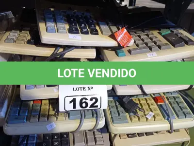 LOTE 162 - 01 LOTE COM VÁRIAS CALCULADORAS, 01 MÃO FRANCESA E CAIXAS ORGANIZADORAS. (NO ESTADO, LEILÃO NÃO TEM GARANTIA E NEM DEVOLUÇÃO, SUJEITO A POSSÍVEIS AVARIAS VISÍVEIS/OCULTAS E/OU AUSÊNCIA DE COMPONENTES).
