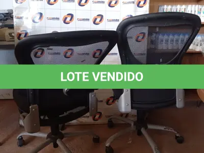 LOTE 461 - 02 CADEIRAS DE ESCRITÓRIO COM BASE GIRATÓRIA. (NO ESTADO, LEILÃO NÃO TEM GARANTIA E NEM DEVOLUÇÃO, SUJEITO A POSSÍVEIS AVARIAS VISÍVEIS/OCULTAS E/OU AUSÊNCIA DE COMPONENTES).