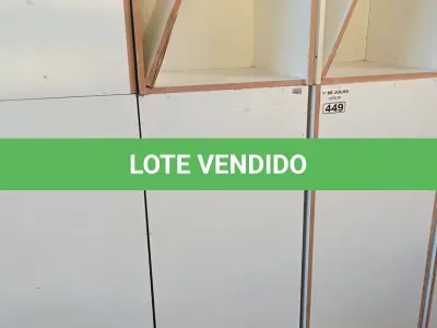 LOTE 449 - 01 LOTE COM VÁRIOS ARMÁRIOS EM MADEIRA. (NO ESTADO, LEILÃO NÃO TEM GARANTIA E NEM DEVOLUÇÃO, SUJEITO A POSSÍVEIS AVARIAS VISÍVEIS/OCULTAS E/OU AUSÊNCIA DE COMPONENTES).