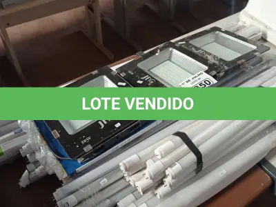 LOTE 350 - 03 REFLETORES E VÁRIAS LÂMPADAS TUBULARES DE LED MARCAS E MODELOS DIVERSOS. (NO ESTADO, LEILÃO NÃO TEM GARANTIA E NEM DEVOLUÇÃO, SUJEITO A POSSÍVEIS AVARIAS VISÍVEIS/OCULTAS E/OU AUSÊNCIA DE COMPONENTES).