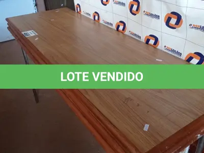 LOTE 468 - 01 APARADOR COM BASE DE FERRO, TAMPO DE MADEIRA COM 02 TAMPOS SOBRESSALENTES. (NO ESTADO, LEILÃO NÃO TEM GARANTIA E NEM DEVOLUÇÃO, SUJEITO A POSSÍVEIS AVARIAS VISÍVEIS/OCULTAS E/OU AUSÊNCIA DE COMPONENTES).