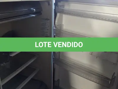 LOTE 367 - 01 GELADEIRA MARCA BRASTEMP 220V. (NO ESTADO, LEILÃO NÃO TEM GARANTIA E NEM DEVOLUÇÃO, SUJEITO A POSSÍVEIS AVARIAS VISÍVEIS/OCULTAS E/OU AUSÊNCIA DE COMPONENTES).