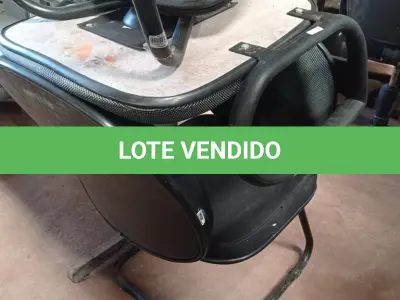LOTE 347 - 03 CADEIRAS DE ESCRITÓRIO COM BASES FIXAS. (NO ESTADO, LEILÃO NÃO TEM GARANTIA E NEM DEVOLUÇÃO, SUJEITO A POSSÍVEIS AVARIAS VISÍVEIS/OCULTAS E/OU AUSÊNCIA DE COMPONENTES).