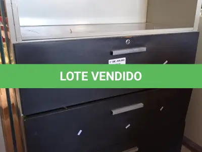 LOTE 396 - 01 ARMÁRIO DE AÇO COM 03 PORTAS. (NO ESTADO, LEILÃO NÃO TEM GARANTIA E NEM DEVOLUÇÃO, SUJEITO A POSSÍVEIS AVARIAS VISÍVEIS/OCULTAS E/OU AUSÊNCIA DE COMPONENTES).