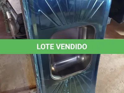 LOTE 329 - 01 PIA EM AÇO INOX CIMENTADA COM 01 CUBA MEDINDO 1,20M X 0,53CM. (NO ESTADO, LEILÃO NÃO TEM GARANTIA E NEM DEVOLUÇÃO, SUJEITO A POSSÍVEIS AVARIAS VISÍVEIS/OCULTAS E/OU AUSÊNCIA DE COMPONENTES).