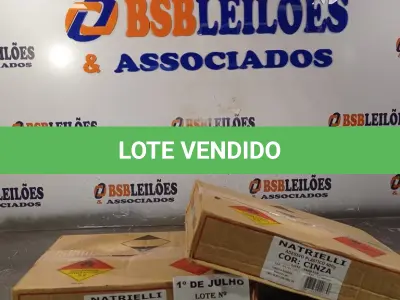 LOTE 402 - 12 LATAS DE ADESIVO PLÁSTICO 400GR NA COR CINZA. (NO ESTADO, LEILÃO NÃO TEM GARANTIA E NEM DEVOLUÇÃO, SUJEITO A POSSÍVEIS AVARIAS VISÍVEIS/OCULTAS E/OU AUSÊNCIA DE COMPONENTES).