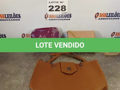 LOTE 228 - 03 - BOLSAS FEMININAS (NO ESTADO, NÃO SABEMOS SE FUNCIONA. LEILÃO NÃO TEM GARANTIA E NEM DEVOLUÇÃO, SUJEITO A POSSÍVEIS AVARIAS VISÍVEIS/OCULTAS E/OU AUSÊNCIA DE COMPONENTES)
