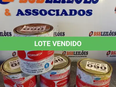 LOTE 090 - 04 - LATAS ADESIVO DE CONTATO FORMICA (NO ESTADO, NÃO SABEMOS SE FUNCIONA. LEILÃO NÃO TEM GARANTIA E NEM DEVOLUÇÃO, SUJEITO A POSSÍVEIS AVARIAS VISÍVEIS/OCULTAS E/OU AUSÊNCIA DE COMPONENTES)