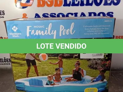 LOTE 053 - 01 - PISCINA INFLÁVEL FAMÍLIA ELEGANTE (NO ESTADO, NÃO SABEMOS SE FUNCIONA. LEILÃO NÃO TEM GARANTIA E NEM DEVOLUÇÃO, SUJEITO A POSSÍVEIS AVARIAS VISÍVEIS/OCULTAS E/OU AUSÊNCIA DE COMPONENTES)