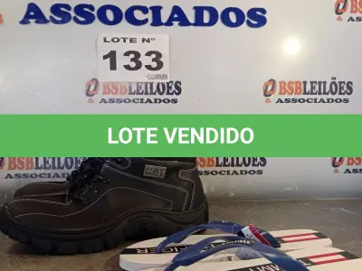 LOTE 133 - 02 – PARES DE CALÇADOS MASCULINO Nº 41 (NO ESTADO, NÃO SABEMOS SE FUNCIONA. LEILÃO NÃO TEM GARANTIA E NEM DEVOLUÇÃO, SUJEITO A POSSÍVEIS AVARIAS VISÍVEIS/OCULTAS E/OU AUSÊNCIA DE COMPONENTES)