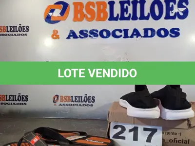 LOTE 217 - 02 – PARES DE CALÇADOS MASCULINO Nº 43 (NO ESTADO, NÃO SABEMOS SE FUNCIONA. LEILÃO NÃO TEM GARANTIA E NEM DEVOLUÇÃO, SUJEITO A POSSÍVEIS AVARIAS VISÍVEIS/OCULTAS E/OU AUSÊNCIA DE COMPONENTES)
