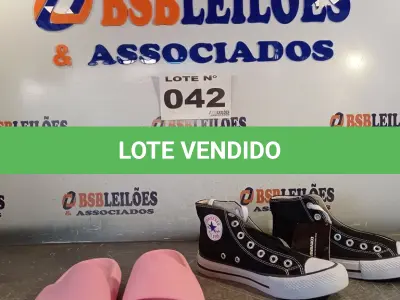 LOTE 042 - 02 – PARES DE CALÇADOS FEMININO Nº 35 (NO ESTADO, NÃO SABEMOS SE FUNCIONA. LEILÃO NÃO TEM GARANTIA E NEM DEVOLUÇÃO, SUJEITO A POSSÍVEIS AVARIAS VISÍVEIS/OCULTAS E/OU AUSÊNCIA DE COMPONENTES)