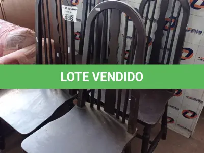 LOTE 488 - 04 CADEIRAS EM MADEIRA. (NO ESTADO, LEILÃO NÃO TEM GARANTIA E NEM DEVOLUÇÃO, SUJEITO A POSSÍVEIS AVARIAS VISÍVEIS/OCULTAS E/OU AUSÊNCIA DE COMPONENTES).