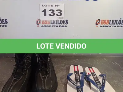 LOTE 133 - 02 – PARES DE CALÇADOS MASCULINO Nº 41 (NO ESTADO, NÃO SABEMOS SE FUNCIONA. LEILÃO NÃO TEM GARANTIA E NEM DEVOLUÇÃO, SUJEITO A POSSÍVEIS AVARIAS VISÍVEIS/OCULTAS E/OU AUSÊNCIA DE COMPONENTES)
