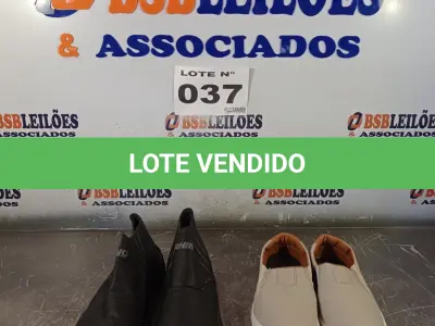 LOTE 037 - 02 – PARES DE CALÇADOS MASCULINO Nº 39 (NO ESTADO, NÃO SABEMOS SE FUNCIONA. LEILÃO NÃO TEM GARANTIA E NEM DEVOLUÇÃO, SUJEITO A POSSÍVEIS AVARIAS VISÍVEIS/OCULTAS E/OU AUSÊNCIA DE COMPONENTES)