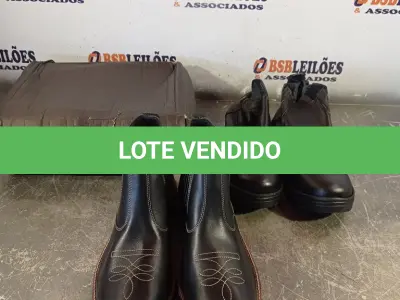 LOTE 220 - 02 – PARES DE CALÇADOS MASCULINO Nº 42 (NO ESTADO, NÃO SABEMOS SE FUNCIONA. LEILÃO NÃO TEM GARANTIA E NEM DEVOLUÇÃO, SUJEITO A POSSÍVEIS AVARIAS VISÍVEIS/OCULTAS E/OU AUSÊNCIA DE COMPONENTES)