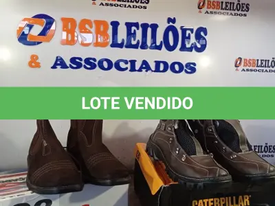 LOTE 223 - 02 – PARES DE CALÇADOS MASCULINO Nº 42 (NO ESTADO, NÃO SABEMOS SE FUNCIONA. LEILÃO NÃO TEM GARANTIA E NEM DEVOLUÇÃO, SUJEITO A POSSÍVEIS AVARIAS VISÍVEIS/OCULTAS E/OU AUSÊNCIA DE COMPONENTES)