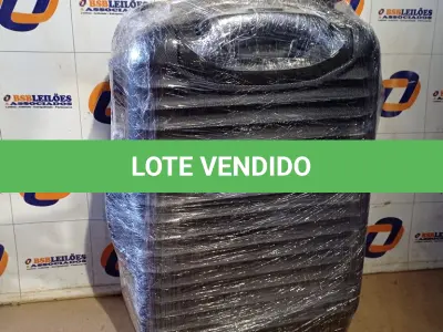 LOTE 243 - 01 - MALA DE VIAGEM (NO ESTADO, NÃO SABEMOS SE FUNCIONA. LEILÃO NÃO TEM GARANTIA E NEM DEVOLUÇÃO, SUJEITO A POSSÍVEIS AVARIAS VISÍVEIS/OCULTAS E/OU AUSÊNCIA DE COMPONENTES)