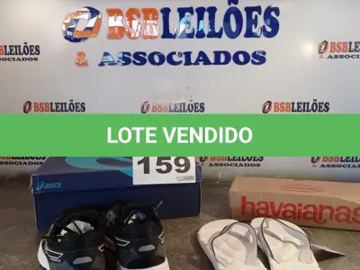 LOTE 159 - 02 – PARES DE CALÇADOS MASCULINO Nº 43 (NO ESTADO, NÃO SABEMOS SE FUNCIONA. LEILÃO NÃO TEM GARANTIA E NEM DEVOLUÇÃO, SUJEITO A POSSÍVEIS AVARIAS VISÍVEIS/OCULTAS E/OU AUSÊNCIA DE COMPONENTES)