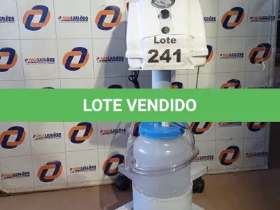 LOTE 241 - 01 - ASPIRADOR CIRÚRGICO COM RODÍZIOS (NO ESTADO, NÃO SABEMOS SE FUNCIONA. LEILÃO NÃO TEM GARANTIA E NEM DEVOLUÇÃO, SUJEITO A POSSÍVEIS AVARIAS VISÍVEIS/OCULTAS E/OU AUSÊNCIA DE COMPONENTES)