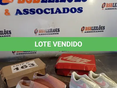LOTE 163 - 02 – PARES DE CALÇADOS INFANTIL Nº 28 (NO ESTADO, NÃO SABEMOS SE FUNCIONA. LEILÃO NÃO TEM GARANTIA E NEM DEVOLUÇÃO, SUJEITO A POSSÍVEIS AVARIAS VISÍVEIS/OCULTAS E/OU AUSÊNCIA DE COMPONENTES)