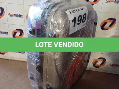 LOTE 198 - 01 - MALA DE VIAGEM (NO ESTADO, NÃO SABEMOS SE FUNCIONA. LEILÃO NÃO TEM GARANTIA E NEM DEVOLUÇÃO, SUJEITO A POSSÍVEIS AVARIAS VISÍVEIS/OCULTAS E/OU AUSÊNCIA DE COMPONENTES)