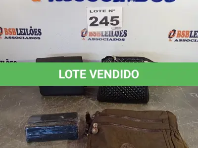 LOTE 245 - 04 - BOLSAS FEMININAS (NO ESTADO, NÃO SABEMOS SE FUNCIONA. LEILÃO NÃO TEM GARANTIA E NEM DEVOLUÇÃO, SUJEITO A POSSÍVEIS AVARIAS VISÍVEIS/OCULTAS E/OU AUSÊNCIA DE COMPONENTES)
