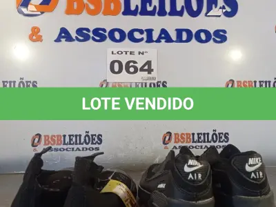 LOTE 064 - 02 – PARES DE CALÇADOS MASCULINO Nº 39 (NO ESTADO, NÃO SABEMOS SE FUNCIONA. LEILÃO NÃO TEM GARANTIA E NEM DEVOLUÇÃO, SUJEITO A POSSÍVEIS AVARIAS VISÍVEIS/OCULTAS E/OU AUSÊNCIA DE COMPONENTES)