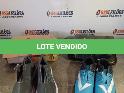 LOTE 148 - 02 – PARES DE CALÇADOS MASCULINO Nº 40 (NO ESTADO, NÃO SABEMOS SE FUNCIONA. LEILÃO NÃO TEM GARANTIA E NEM DEVOLUÇÃO, SUJEITO A POSSÍVEIS AVARIAS VISÍVEIS/OCULTAS E/OU AUSÊNCIA DE COMPONENTES)