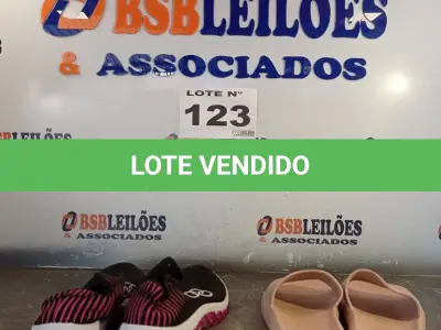 LOTE 123 - 02 – PARES DE CALÇADOS FEMININO Nº 38 (NO ESTADO, NÃO SABEMOS SE FUNCIONA. LEILÃO NÃO TEM GARANTIA E NEM DEVOLUÇÃO, SUJEITO A POSSÍVEIS AVARIAS VISÍVEIS/OCULTAS E/OU AUSÊNCIA DE COMPONENTES)