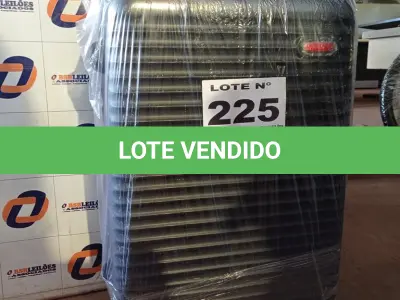 LOTE 225 - 01 - MALA DE VIAGEM (NO ESTADO, NÃO SABEMOS SE FUNCIONA. LEILÃO NÃO TEM GARANTIA E NEM DEVOLUÇÃO, SUJEITO A POSSÍVEIS AVARIAS VISÍVEIS/OCULTAS E/OU AUSÊNCIA DE COMPONENTES)