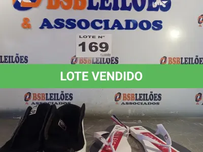 LOTE 169 - 02 – PARES DE CALÇADOS MASCULINO Nº 41 (NO ESTADO, NÃO SABEMOS SE FUNCIONA. LEILÃO NÃO TEM GARANTIA E NEM DEVOLUÇÃO, SUJEITO A POSSÍVEIS AVARIAS VISÍVEIS/OCULTAS E/OU AUSÊNCIA DE COMPONENTES)