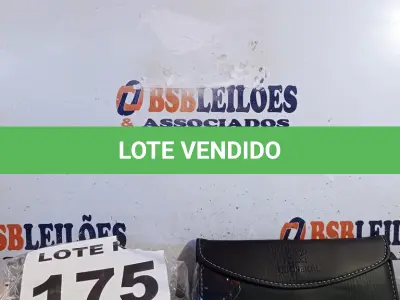 LOTE 175 - 01 - KIT TESOURAS CABELEIREIRO (NO ESTADO, NÃO SABEMOS SE FUNCIONA. LEILÃO NÃO TEM GARANTIA E NEM DEVOLUÇÃO, SUJEITO A POSSÍVEIS AVARIAS VISÍVEIS/OCULTAS E/OU AUSÊNCIA DE COMPONENTES)