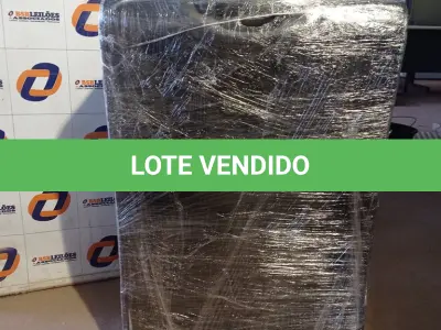 LOTE 251 - 01 - MALA DE VIAGEM (NO ESTADO, NÃO SABEMOS SE FUNCIONA. LEILÃO NÃO TEM GARANTIA E NEM DEVOLUÇÃO, SUJEITO A POSSÍVEIS AVARIAS VISÍVEIS/OCULTAS E/OU AUSÊNCIA DE COMPONENTES)