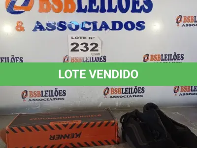 LOTE 232 - 02 – PARES DE CALÇADOS MASCULINO Nº 41 (NO ESTADO, NÃO SABEMOS SE FUNCIONA. LEILÃO NÃO TEM GARANTIA E NEM DEVOLUÇÃO, SUJEITO A POSSÍVEIS AVARIAS VISÍVEIS/OCULTAS E/OU AUSÊNCIA DE COMPONENTES)
