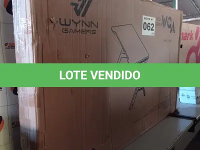LOTE 062 - 01 - MESA GAMER (NO ESTADO, NÃO SABEMOS SE FUNCIONA. LEILÃO NÃO TEM GARANTIA E NEM DEVOLUÇÃO, SUJEITO A POSSÍVEIS AVARIAS VISÍVEIS/OCULTAS E/OU AUSÊNCIA DE COMPONENTES)