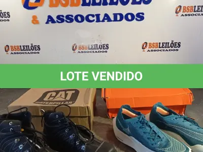 LOTE 181 - 02 – PARES DE CALÇADOS MASCULINO Nº 42 (NO ESTADO, NÃO SABEMOS SE FUNCIONA. LEILÃO NÃO TEM GARANTIA E NEM DEVOLUÇÃO, SUJEITO A POSSÍVEIS AVARIAS VISÍVEIS/OCULTAS E/OU AUSÊNCIA DE COMPONENTES)