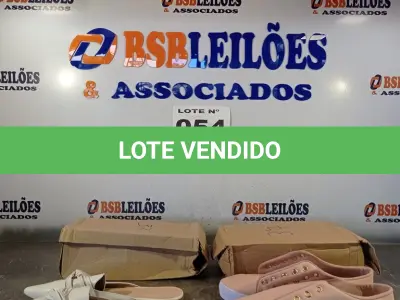 LOTE 054 - 02 – PARES DE CALÇADOS FEMININO Nº 37 (NO ESTADO, NÃO SABEMOS SE FUNCIONA. LEILÃO NÃO TEM GARANTIA E NEM DEVOLUÇÃO, SUJEITO A POSSÍVEIS AVARIAS VISÍVEIS/OCULTAS E/OU AUSÊNCIA DE COMPONENTES)