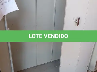 LOTE 508 - 01 ARMÁRIO DE AÇO COM 02 PORTAS E 01 PRATELEIRA. (NO ESTADO, LEILÃO NÃO TEM GARANTIA E NEM DEVOLUÇÃO, SUJEITO A POSSÍVEIS AVARIAS VISÍVEIS/OCULTAS E/OU AUSÊNCIA DE COMPONENTES).