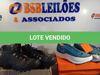 LOTE 181 - 02 – PARES DE CALÇADOS MASCULINO Nº 42 (NO ESTADO, NÃO SABEMOS SE FUNCIONA. LEILÃO NÃO TEM GARANTIA E NEM DEVOLUÇÃO, SUJEITO A POSSÍVEIS AVARIAS VISÍVEIS/OCULTAS E/OU AUSÊNCIA DE COMPONENTES)