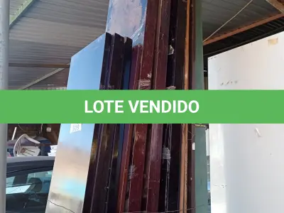 LOTE 509 - 01 LOTE COM VARIA PRATEIRAS EM MADEIRA COMPENSADA TAMANHOS DIVERSOS. (NO ESTADO, LEILÃO NÃO TEM GARANTIA E NEM DEVOLUÇÃO, SUJEITO A POSSÍVEIS AVARIAS VISÍVEIS/OCULTAS E/OU AUSÊNCIA DE COMPONENTES).