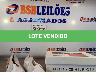 LOTE 227 - 02 – PARES DE CALÇADOS MASCULINO Nº 42 (NO ESTADO, NÃO SABEMOS SE FUNCIONA. LEILÃO NÃO TEM GARANTIA E NEM DEVOLUÇÃO, SUJEITO A POSSÍVEIS AVARIAS VISÍVEIS/OCULTAS E/OU AUSÊNCIA DE COMPONENTES)