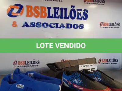 LOTE 255 - 02 – PARES DE CALÇADOS MASCULINO Nº 41 (NO ESTADO, NÃO SABEMOS SE FUNCIONA. LEILÃO NÃO TEM GARANTIA E NEM DEVOLUÇÃO, SUJEITO A POSSÍVEIS AVARIAS VISÍVEIS/OCULTAS E/OU AUSÊNCIA DE COMPONENTES)