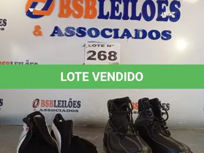 LOTE 268 - 02 – PARES DE CALÇADOS MASCULINO Nº 38 (NO ESTADO, NÃO SABEMOS SE FUNCIONA. LEILÃO NÃO TEM GARANTIA E NEM DEVOLUÇÃO, SUJEITO A POSSÍVEIS AVARIAS VISÍVEIS/OCULTAS E/OU AUSÊNCIA DE COMPONENTES)